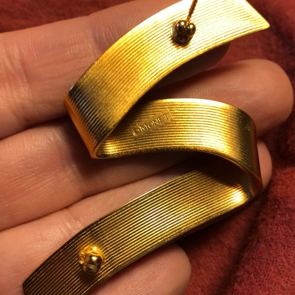 Vintage Monet brand beautiful goldtone brooch. - Picture 3 of 4